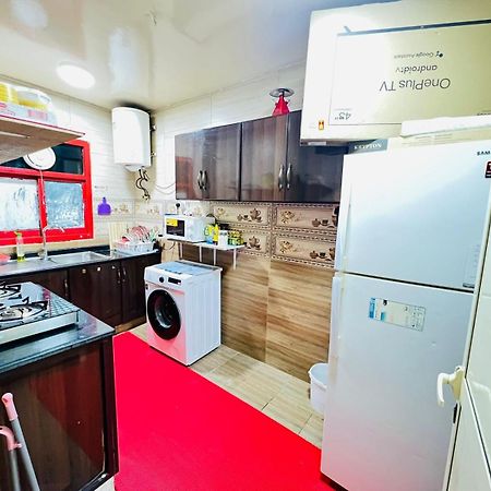 Apartamento Moon Backpackers , Al Rigga , Partition For Couples And For Singles Dubái Exterior foto