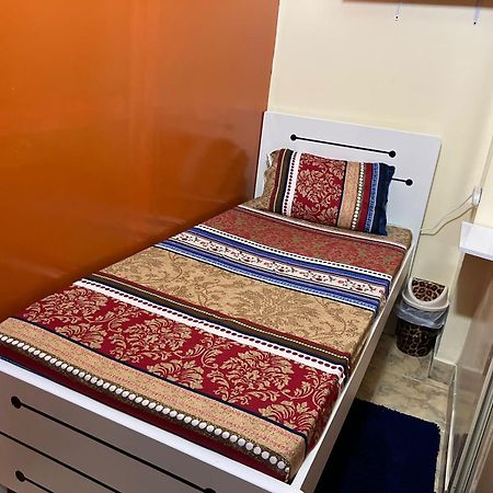 Apartamento Moon Backpackers , Al Rigga , Partition For Couples And For Singles Dubái Exterior foto