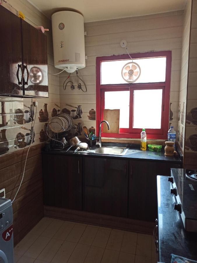Apartamento Moon Backpackers , Al Rigga , Partition For Couples And For Singles Dubái Exterior foto