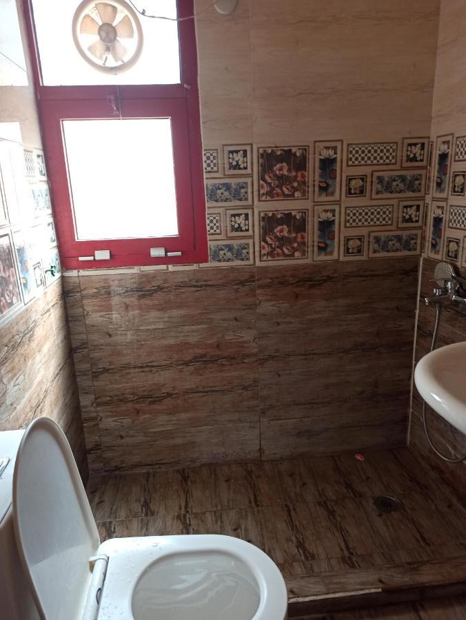 Apartamento Moon Backpackers , Al Rigga , Partition For Couples And For Singles Dubái Exterior foto