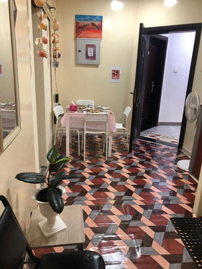 Apartamento Moon Backpackers , Al Rigga , Partition For Couples And For Singles Dubái Exterior foto