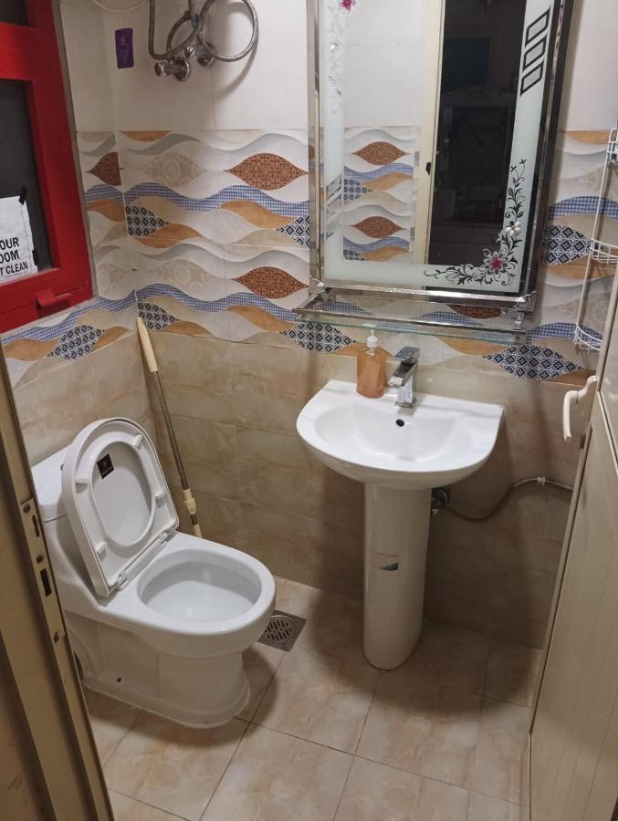 Apartamento Moon Backpackers , Al Rigga , Partition For Couples And For Singles Dubái Exterior foto