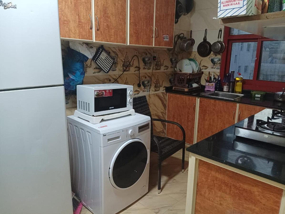 Apartamento Moon Backpackers , Al Rigga , Partition For Couples And For Singles Dubái Exterior foto
