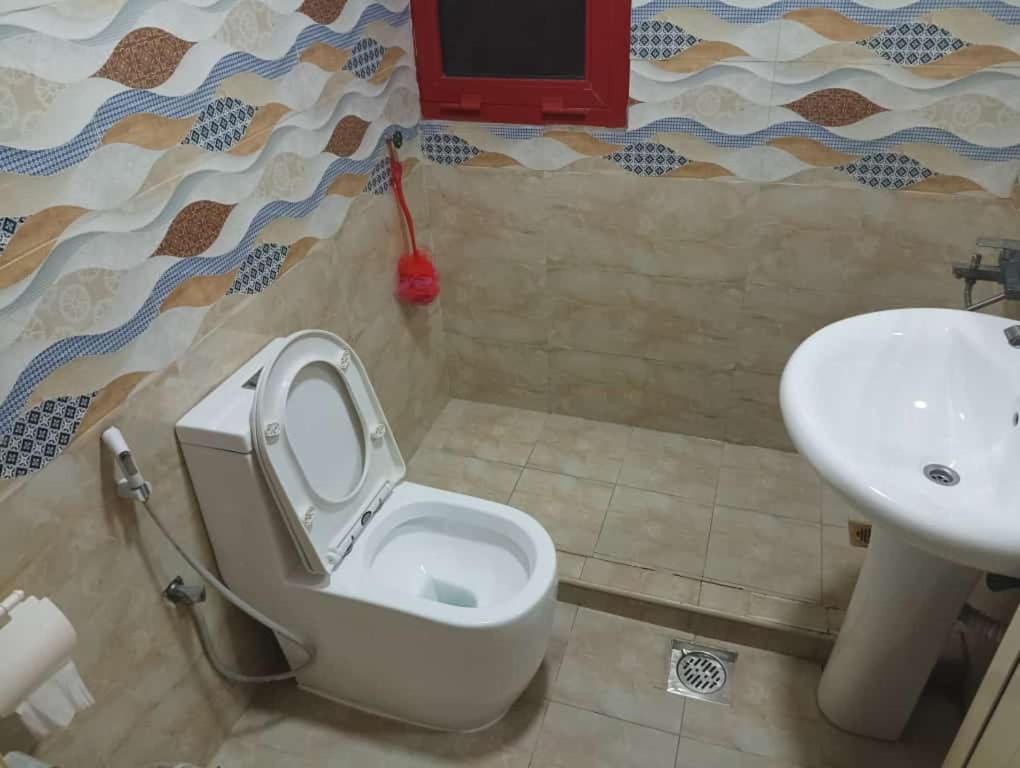 Apartamento Moon Backpackers , Al Rigga , Partition For Couples And For Singles Dubái Exterior foto