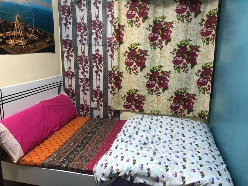 Apartamento Moon Backpackers , Al Rigga , Partition For Couples And For Singles Dubái Exterior foto