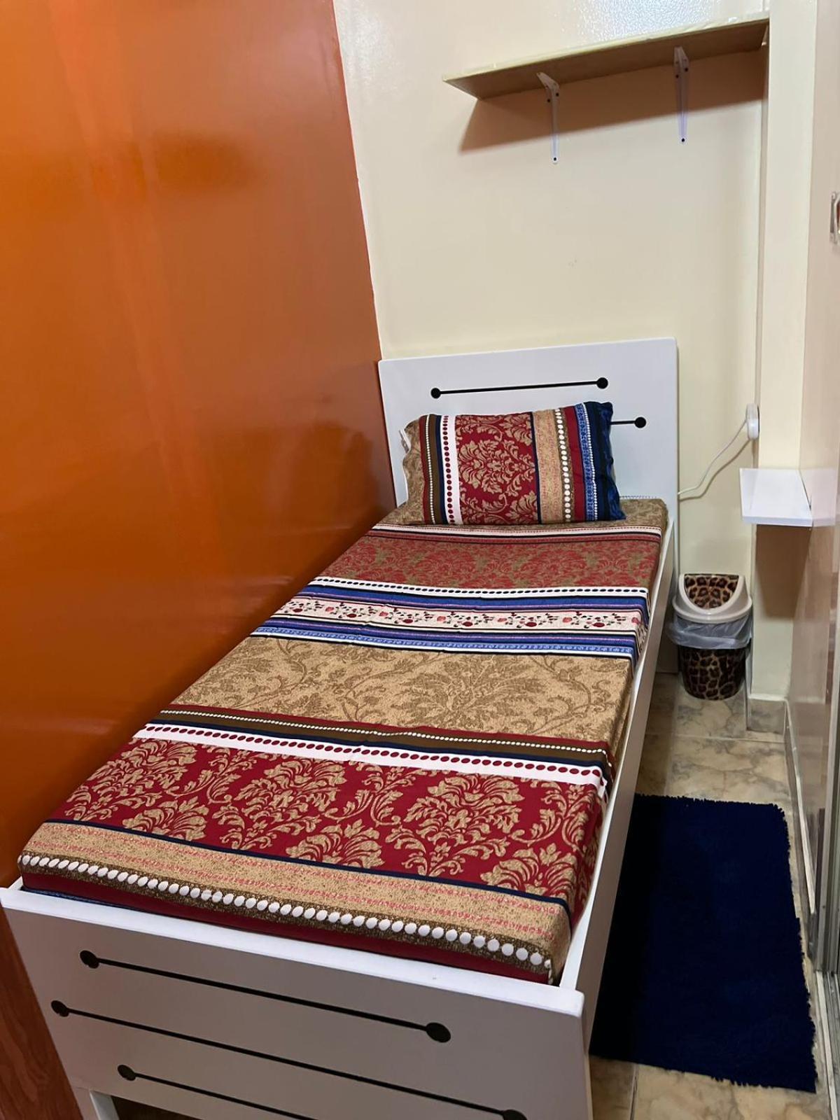 Apartamento Moon Backpackers , Al Rigga , Partition For Couples And For Singles Dubái Exterior foto