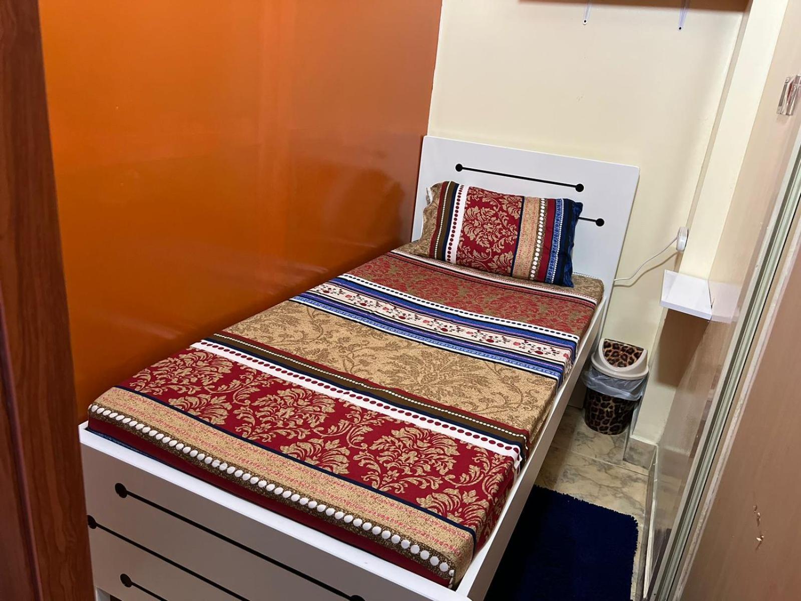 Apartamento Moon Backpackers , Al Rigga , Partition For Couples And For Singles Dubái Exterior foto
