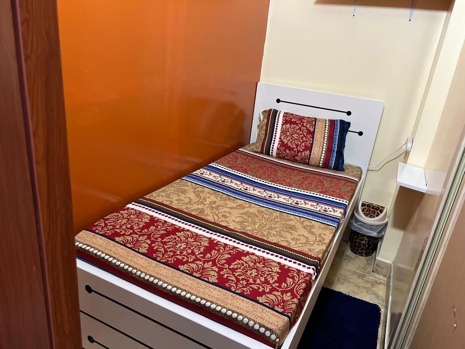 Apartamento Moon Backpackers , Al Rigga , Partition For Couples And For Singles Dubái Exterior foto