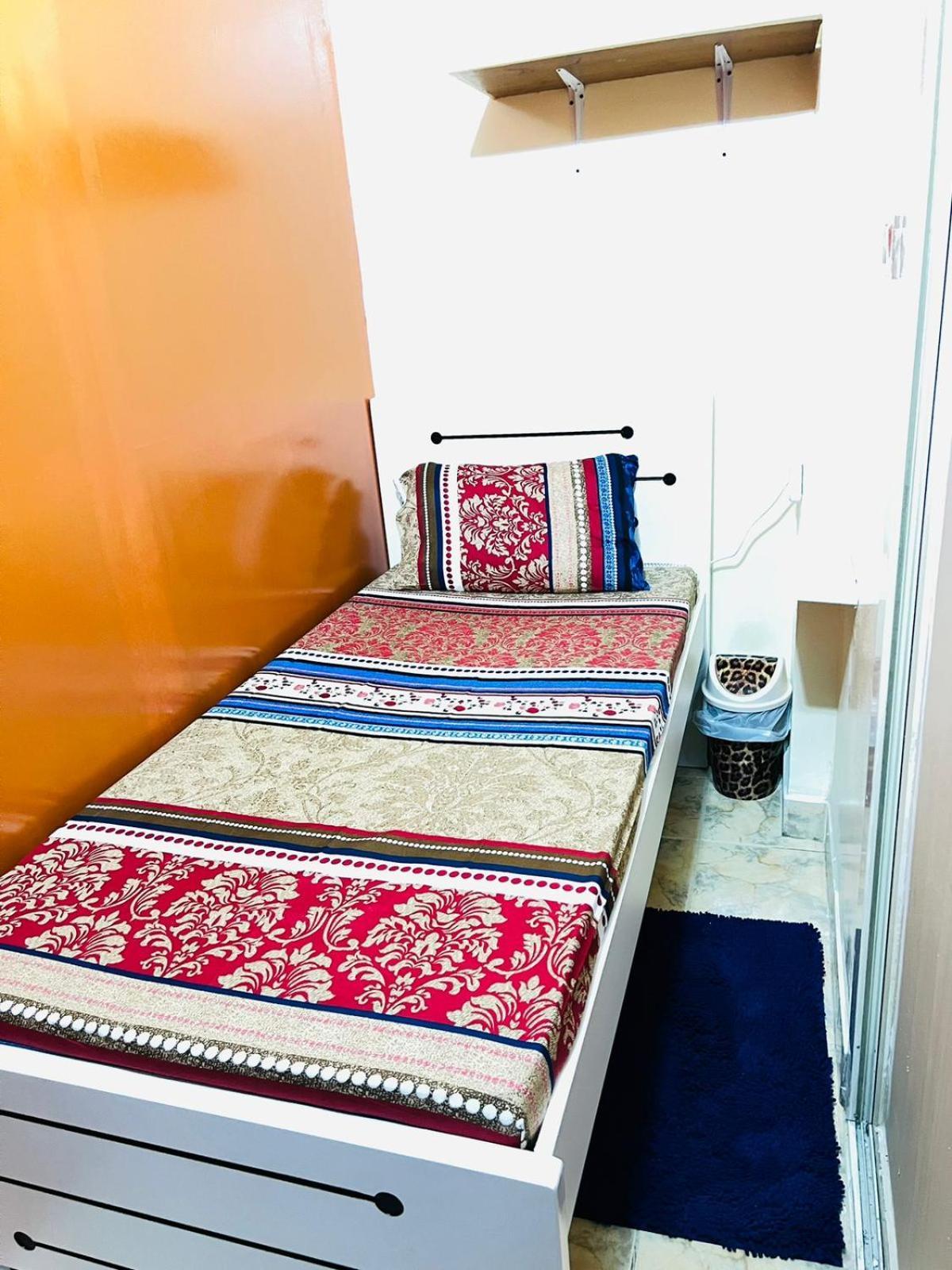 Apartamento Moon Backpackers , Al Rigga , Partition For Couples And For Singles Dubái Exterior foto